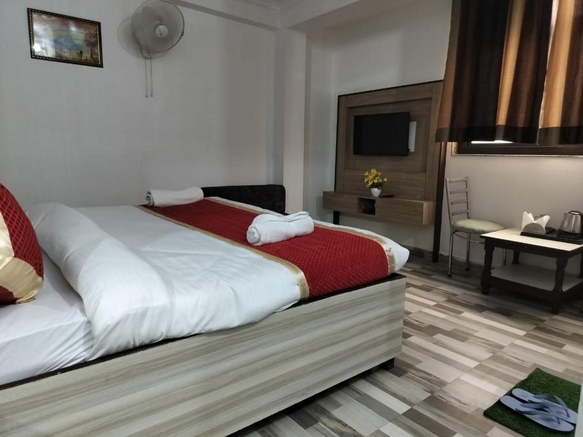 Hotel Clink New Delhi Airport Exterior foto