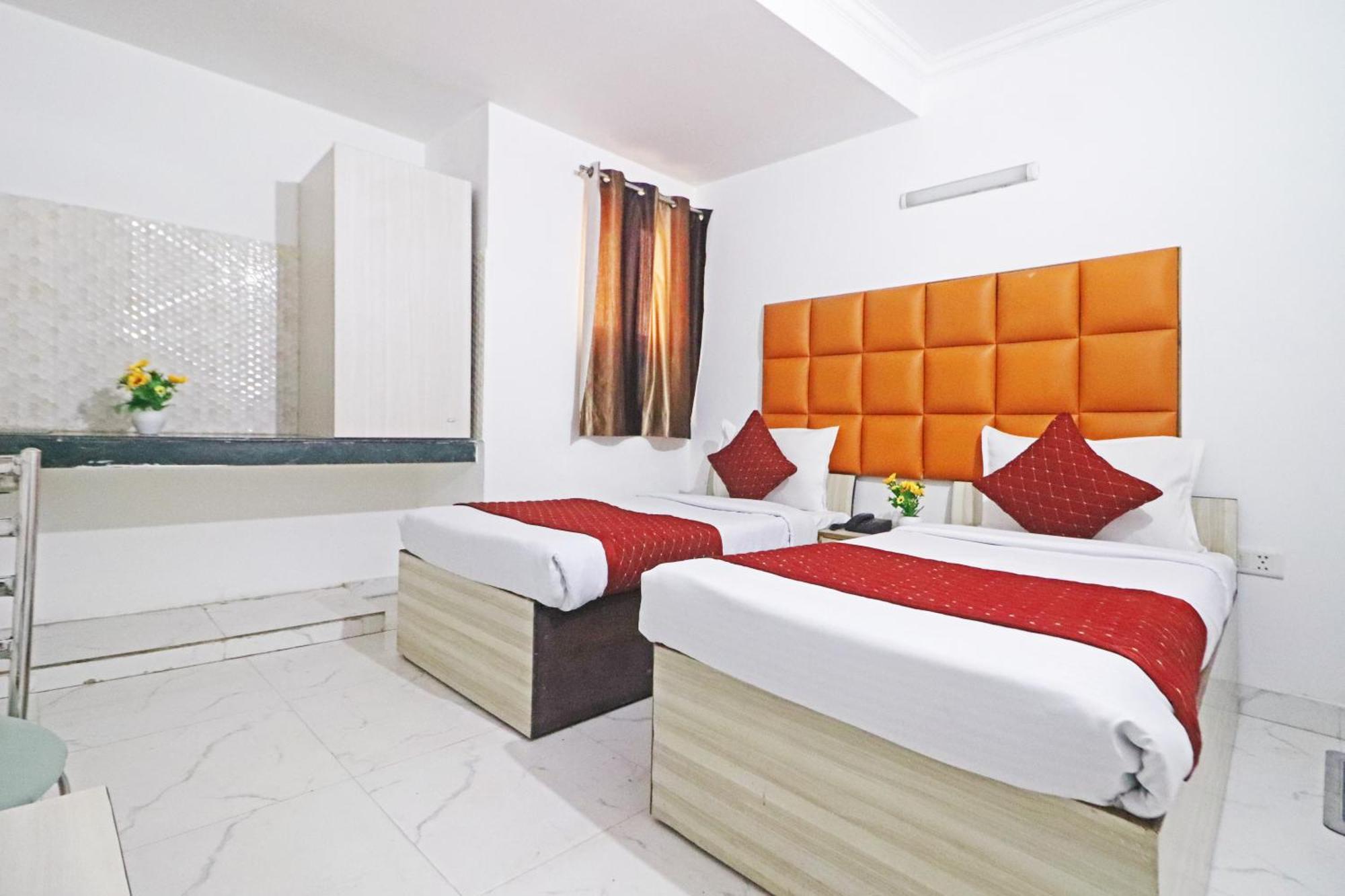 Hotel Clink New Delhi Airport Exterior foto