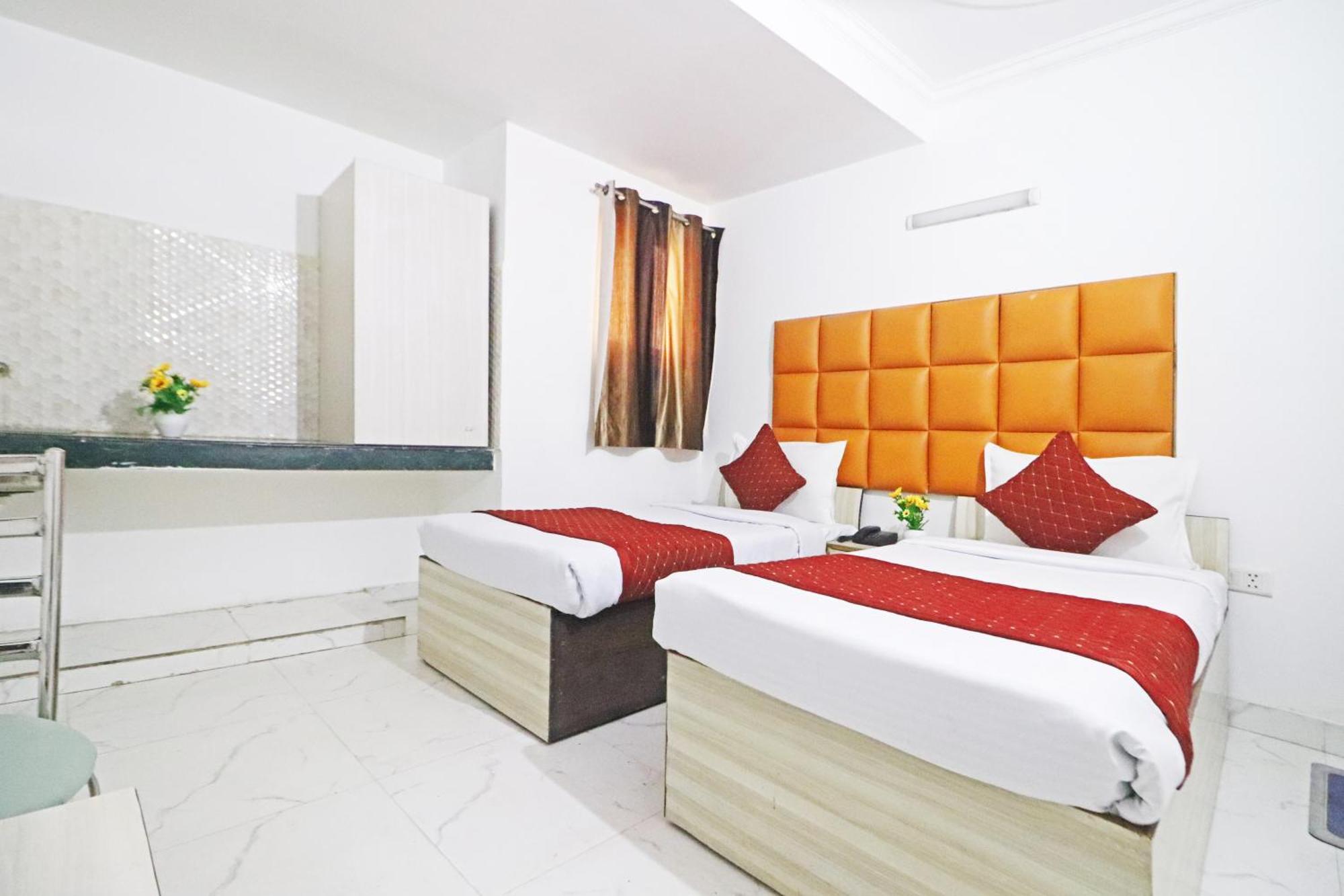 Hotel Clink New Delhi Airport Exterior foto