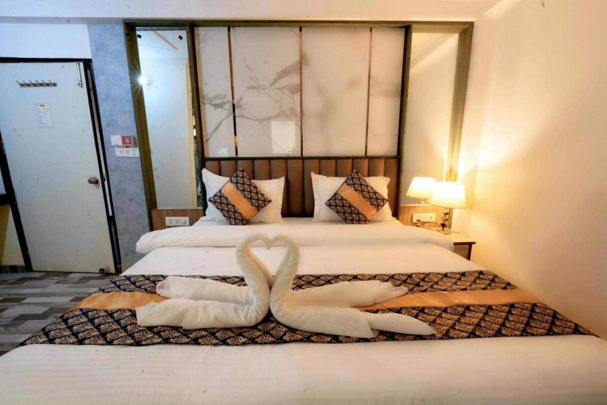 Hotel Clink New Delhi Airport Exterior foto