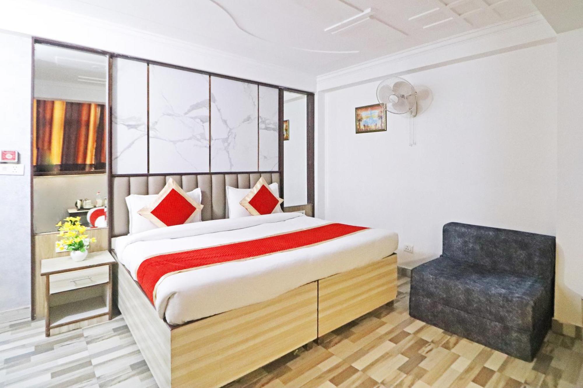 Hotel Clink New Delhi Airport Exterior foto